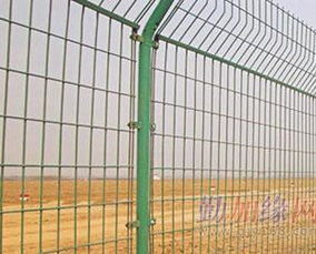 多场景防护屏障 公路、铁路与双边护栏网的功能与应用