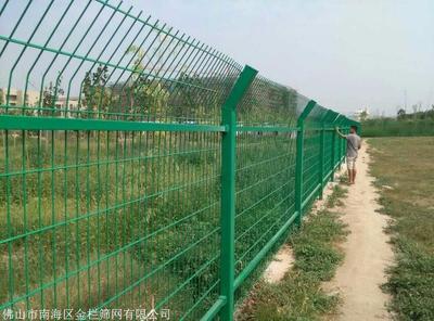 浸塑边框护栏网 安全防护与环境美化的双重保障