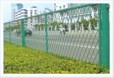 交通护栏网与石雕工艺品的应用与发展